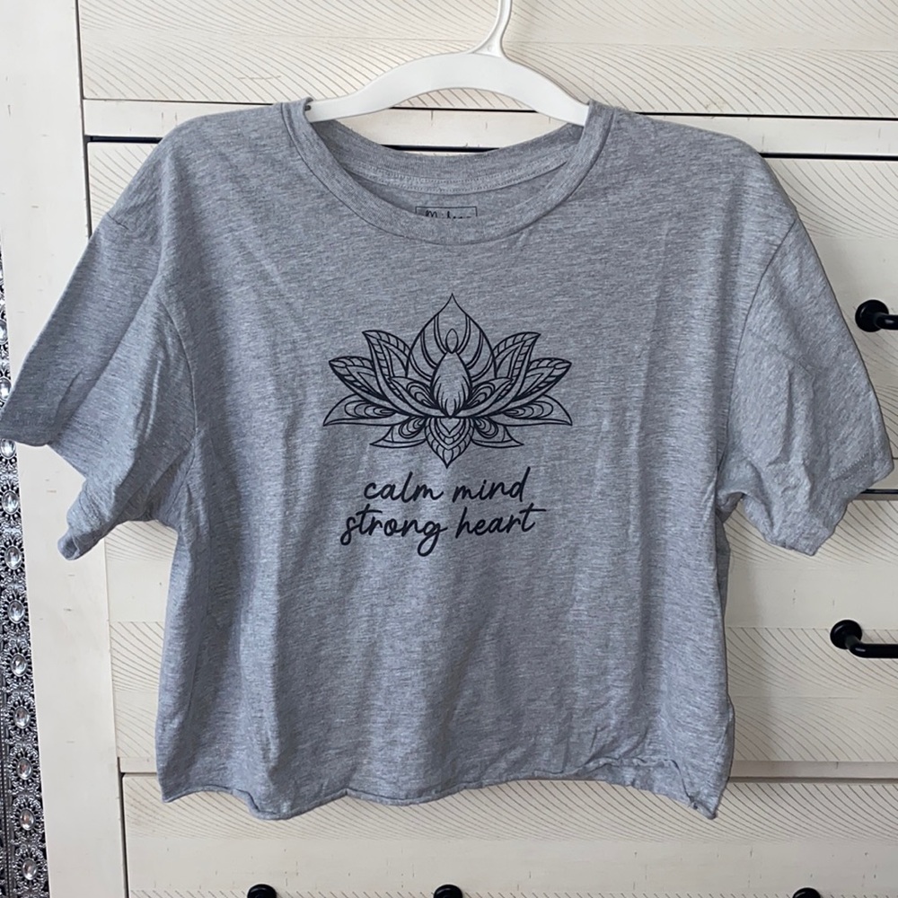 Calm mind strong heart cropped graphic tee